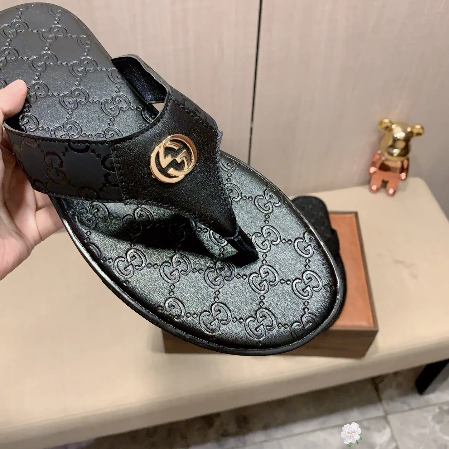 Slippers: New model: Factory price: 240💰💰🎩🎩🔥🔥《 Gucci* 》Series of slippers top purchasing agent🔍🔍Sold simultaneously for men, original Italian imported webbing made of selected cowhide, exquisite workmanship,), sole: (super comfortable) original factory special sole, ⚠️exclusive double-layer movable molded sole super comfortable⚠️, real shot🎬the real thing is more beautiful🔍🔍266 regular code 38-45,